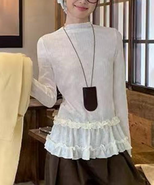Achic(アシック)の「コンパクト裾フリルロングスリーブトップス (インナーとしても使える)(Tシャツ/カットソー・レディース・ホワイト・M)」の3枚目の写真