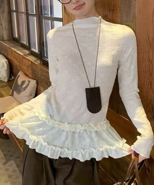 Achic(アシック)の「コンパクト裾フリルロングスリーブトップス (インナーとしても使える)(Tシャツ/カットソー・レディース・ホワイト・M)」の9枚目の写真
