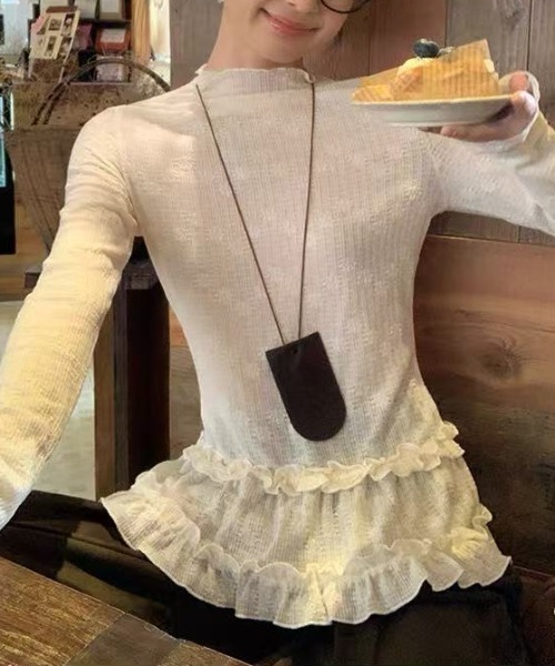 Achic(アシック)の「コンパクト裾フリルロングスリーブトップス (インナーとしても使える)(Tシャツ/カットソー・レディース・ホワイト・M)」の11枚目の写真