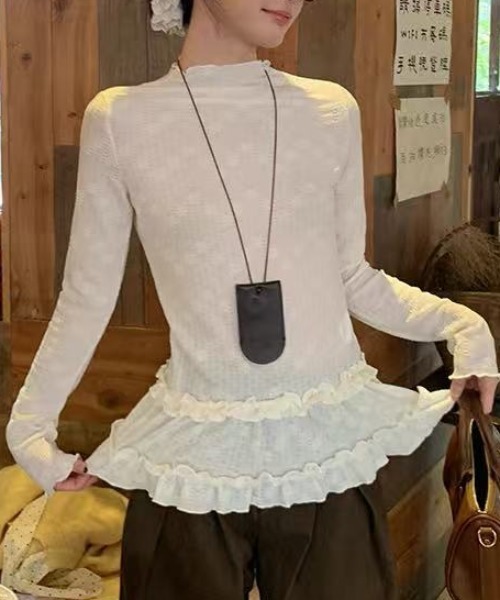 Achic(アシック)の「コンパクト裾フリルロングスリーブトップス (インナーとしても使える)(Tシャツ/カットソー・レディース・ホワイト・M)」の12枚目の写真