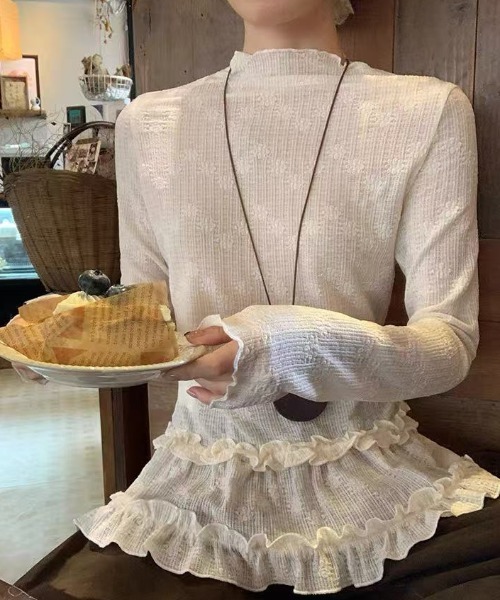 Achic(アシック)の「コンパクト裾フリルロングスリーブトップス (インナーとしても使える)(Tシャツ/カットソー・レディース・ホワイト・M)」の13枚目の写真