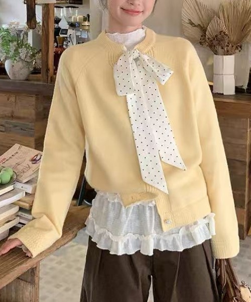 Achic(アシック)の「コンパクト裾フリルロングスリーブトップス (インナーとしても使える)(Tシャツ/カットソー・レディース・ホワイト・M)」の6枚目の写真