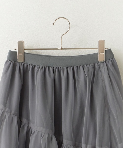 Chick（チック）の「Elastic-Waist Gathered A-Line Lace Skirt / ウエストゴム付き ギャザーデザイン Aライン レーススカート 2026年春夏（スカート・レディース・ホワイト/チャコールグレー・FREE）」の3枚目の写真