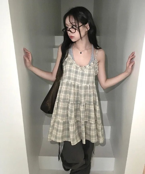 GEMEDA(ジェメダ)の「チェック柄 ティアードキャミミニワンピース(ワンピース・レディース・イエロー/ブルー/ピンク・M)」の4枚目の写真