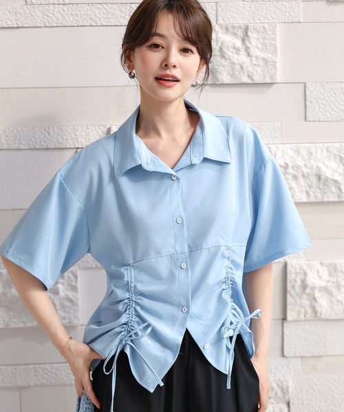 TeddyShop（テディショップ）の「【2WAYシルエットアレンジ可/水陸両用】半袖開襟シャーリングリボンラッシュガードトップス レディース水着（ラッシュガード・レディース・ホワイト/サックスブルー・L/M/S）」の2枚目の写真