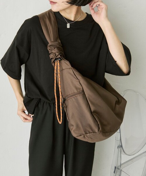 ear PAPILLONNER（イアパピヨネ）の「ビッグショルダーバッグ《A4サイズ対応》（ショルダーバッグ・レディース・ブルー/ブラウン・FREE）」の2枚目の写真