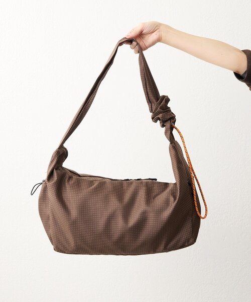 ear PAPILLONNER（イアパピヨネ）の「ビッグショルダーバッグ《A4サイズ対応》（ショルダーバッグ・レディース・ブルー/ブラウン・FREE）」の7枚目の写真