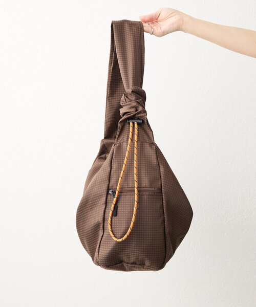 ear PAPILLONNER（イアパピヨネ）の「ビッグショルダーバッグ《A4サイズ対応》（ショルダーバッグ・レディース・ブルー/ブラウン・FREE）」の8枚目の写真