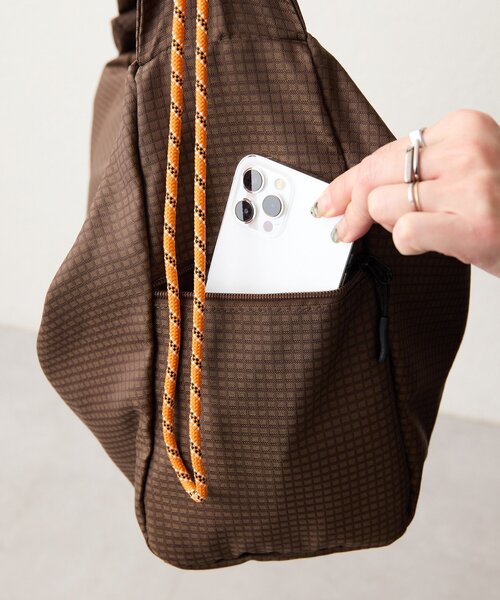 ear PAPILLONNER（イアパピヨネ）の「ビッグショルダーバッグ《A4サイズ対応》（ショルダーバッグ・レディース・ブルー/ブラウン・FREE）」の16枚目の写真