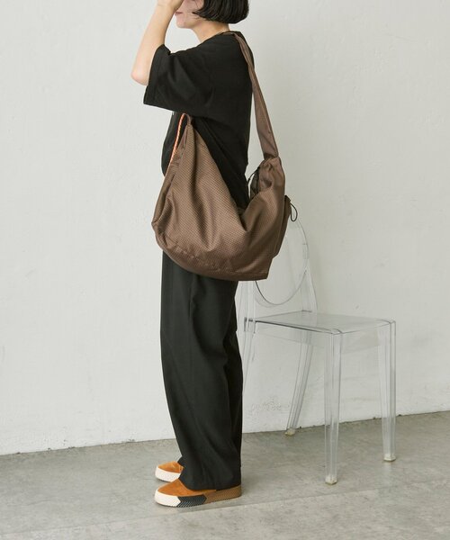 ear PAPILLONNER（イアパピヨネ）の「ビッグショルダーバッグ《A4サイズ対応》（ショルダーバッグ・レディース・ブルー/ブラウン・FREE）」の22枚目の写真