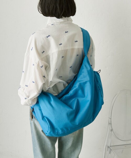 ear PAPILLONNER（イアパピヨネ）の「ビッグショルダーバッグ《A4サイズ対応》（ショルダーバッグ・レディース・ブルー/ブラウン・FREE）」の4枚目の写真