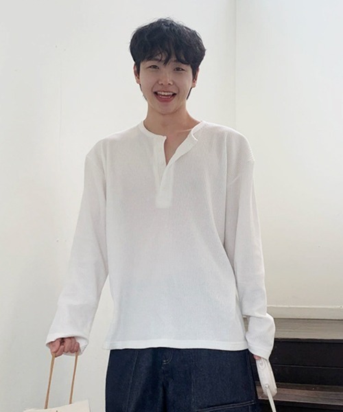 NOWLE（ノウル）の「【NOWLE】ヘンリーネック ワッフル ルーズ ロンT / ライトサーマル カットソー（Tシャツ/カットソー・メンズ・ブラック/ホワイト・MEDIUM/LARGE/X-LARGE）」の14枚目の写真