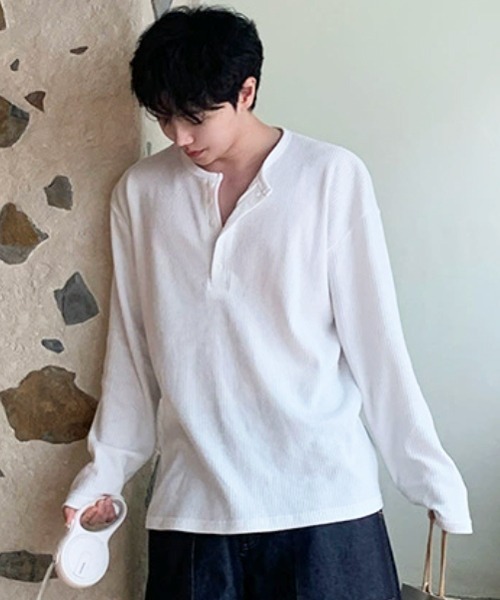 NOWLE（ノウル）の「【NOWLE】ヘンリーネック ワッフル ルーズ ロンT / ライトサーマル カットソー（Tシャツ/カットソー・メンズ・ブラック/ホワイト・MEDIUM/LARGE/X-LARGE）」の11枚目の写真