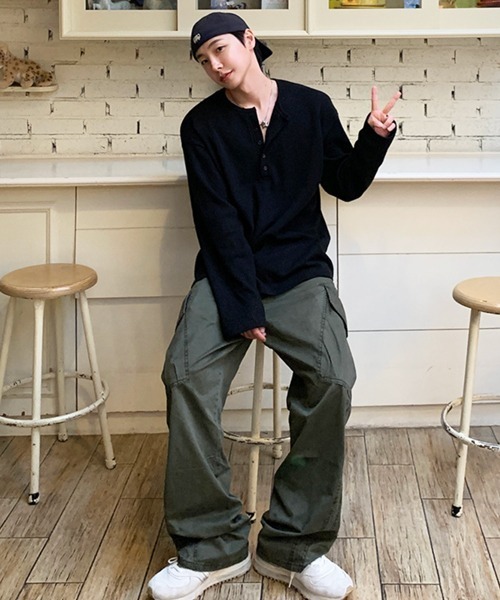 NOWLE（ノウル）の「【NOWLE】ヘンリーネック ワッフル ルーズ ロンT / ライトサーマル カットソー（Tシャツ/カットソー・メンズ・ブラック/ホワイト・MEDIUM/LARGE/X-LARGE）」の18枚目の写真
