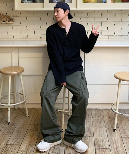 NOWLE（ノウル）の「【NOWLE】ヘンリーネック ワッフル ルーズ ロンT / ライトサーマル カットソー（Tシャツ/カットソー・メンズ・ブラック/ホワイト・MEDIUM/LARGE/X-LARGE）」の17枚目の写真