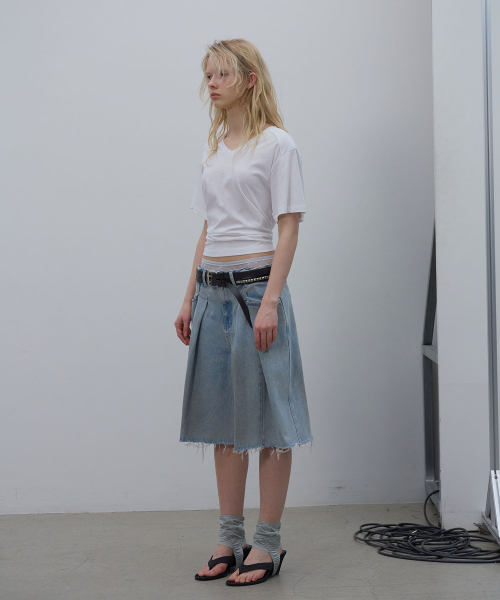 LCDC TM(エルシーディーシーティーエム)の「TUCK BERMUDA SHORTS (BLUE)(デニムパンツ・レディース・その他・SMALL/MEDIUM)」の3枚目の写真