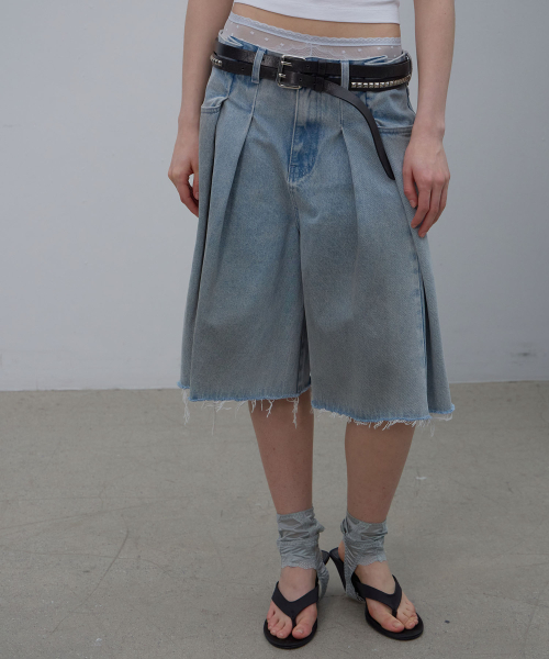 LCDC TM(エルシーディーシーティーエム)の「TUCK BERMUDA SHORTS (BLUE)(デニムパンツ・レディース・その他・SMALL/MEDIUM)」の6枚目の写真