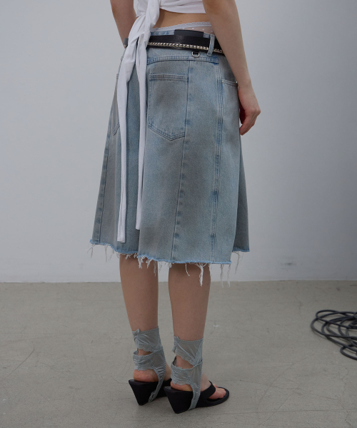 LCDC TM(エルシーディーシーティーエム)の「TUCK BERMUDA SHORTS (BLUE)(デニムパンツ・レディース・その他・SMALL/MEDIUM)」の8枚目の写真