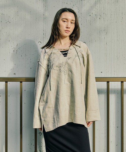 TANAKA（タナカ）の「[TANAKA/タナカ]THE TUNIC（シャツ/ブラウス・レディース・ベージュ・S/XS）」の2枚目の写真