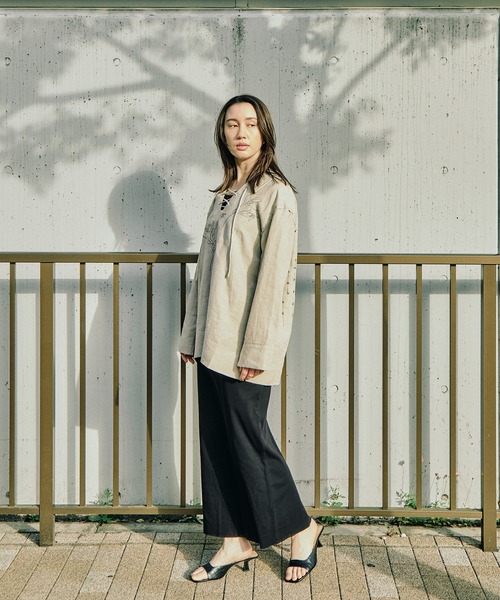 TANAKA（タナカ）の「[TANAKA/タナカ]THE TUNIC（シャツ/ブラウス・レディース・ベージュ・S/XS）」の4枚目の写真