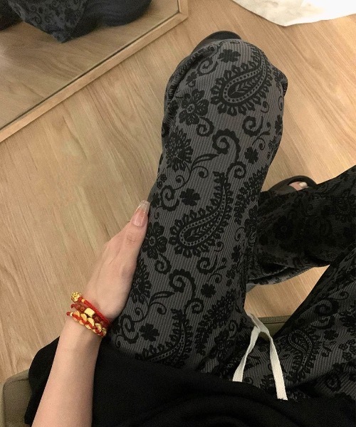 Teem Store（チームストア）の「ペイズリー柄バンダナデザインリブイージーパンツ（その他パンツ・レディース・グレー/チャコール/ホワイト/ブラウン・S/M）」の19枚目の写真