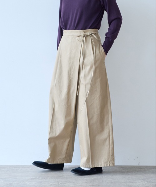 yuni(ユニ )の「master seed Cotton chino wrap pants(その他パンツ・レディース・ベージュ/アイボリー・M/S)」の9枚目の写真