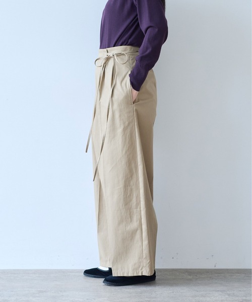yuni(ユニ )の「master seed Cotton chino wrap pants(その他パンツ・レディース・ベージュ/アイボリー・M/S)」の10枚目の写真