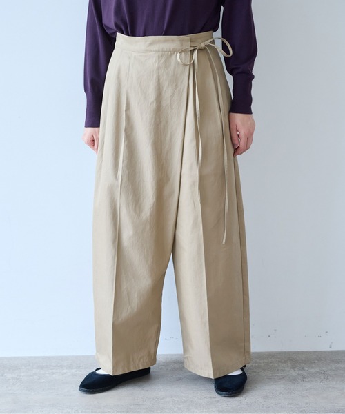yuni(ユニ )の「master seed Cotton chino wrap pants(その他パンツ・レディース・ベージュ/アイボリー・M/S)」の7枚目の写真