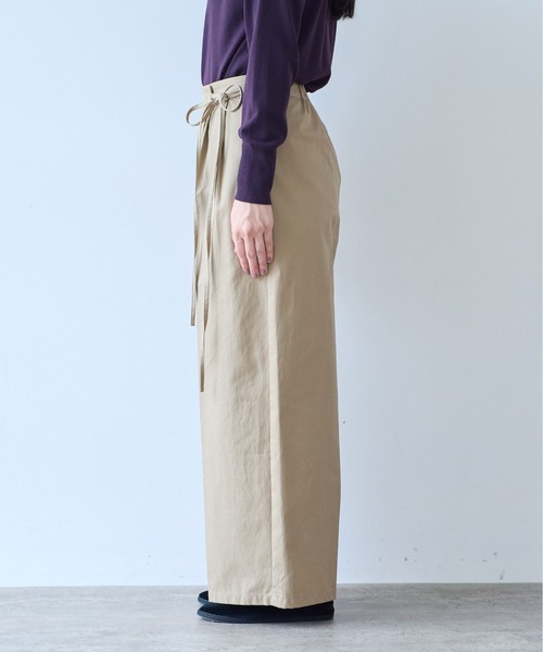 yuni(ユニ )の「master seed Cotton chino wrap pants(その他パンツ・レディース・ベージュ/アイボリー・M/S)」の13枚目の写真