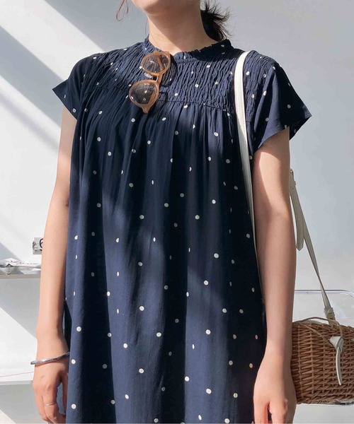 AS KNOW AS plus(アズノゥアズプラス)の「〇ひんやり涼しい インド 衿フリルとシャーリングワンピース(ワンピース・レディース・ネイビー系/ダークグリーン/ブラック・FREE)」の10枚目の写真