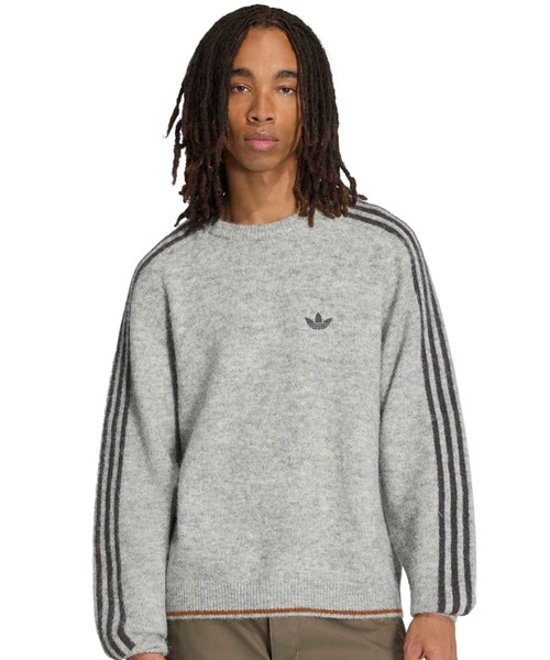 adidas(アディダス)の「adidas 3 STRIPES FLUFFY KNIT CREW / アディダス 3 ストライプス フラッフィー ニット クルー(ニット/セーター・メンズ・ヘザーグレー・S/M/L/XL/XXL)」の1枚目の写真