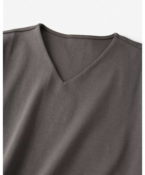 DoCLASSE( ドゥクラッセ)の「VネックN/5分袖・DoT(Tシャツ/カットソー・レディース・ライム/ダークネイビー/ライトグレー/チャコール/ブルー/ダークブラウン/ブラック/ホワイト・L/M/S/LL/3L)」の15枚目の写真
