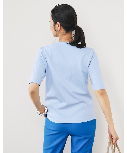 DoCLASSE( ドゥクラッセ)の「VネックN/5分袖・DoT(Tシャツ/カットソー・レディース・ライム/ダークネイビー/ライトグレー/チャコール/ブルー/ダークブラウン/ブラック/ホワイト・L/M/S/LL/3L)」の19枚目の写真