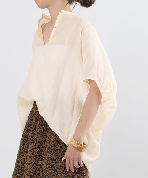 MICA&DEAL(マイカ&ディール)の「シアーリネン混ポンチョブラウス(シャツ/ブラウス・レディース・ダークネイビー/アイボリー/カーキ・FREE)」の17枚目の写真