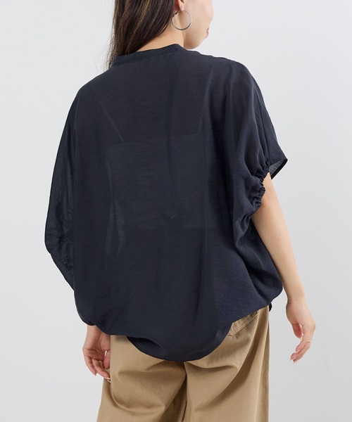 MICA&DEAL(マイカ&ディール)の「シアーリネン混ポンチョブラウス(シャツ/ブラウス・レディース・ダークネイビー/アイボリー/カーキ・FREE)」の4枚目の写真