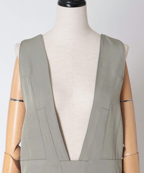 DRESSLAVE(ドレスレイブ)の「asetate twill pinafore dress(アセテートツイルピナフォアドレス)(ワンピース・レディース・ブラック/カーキ・38)」の12枚目の写真