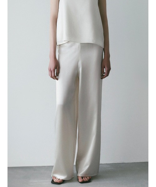 NOWNS(ナウンス)の「Lula | Satin sleek pants(その他パンツ・レディース・ブラック/アイボリー・FREE)」の2枚目の写真