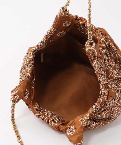 Three Four Time（ｽﾘｰﾌｫｰﾀｲﾑ）の「バンダナプリントギャザーBAG（ショルダーバッグ・レディース・ブラウン/ブラック/グリーン・FREE）」の7枚目の写真