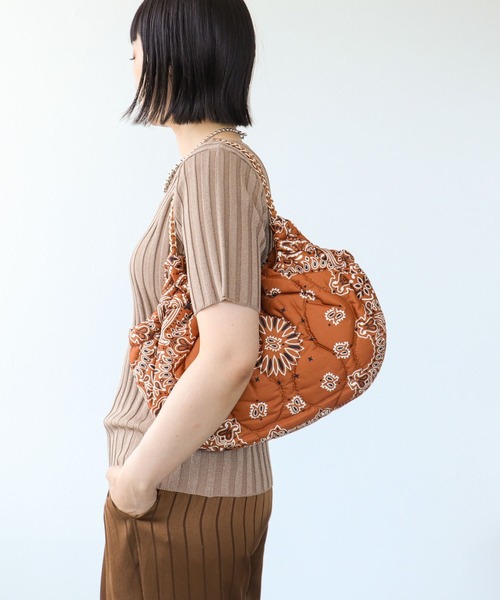 Three Four Time（ｽﾘｰﾌｫｰﾀｲﾑ）の「バンダナプリントギャザーBAG（ショルダーバッグ・レディース・ブラウン/ブラック/グリーン・FREE）」の17枚目の写真