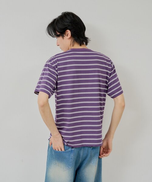 WHIMSIC(ウィムジック)の「【UNISEX/2サイズ展開】ボーダーTシャツ(Tシャツ/カットソー・メンズ・オフホワイト/パープル/ブラウン・2/1)」の4枚目の写真