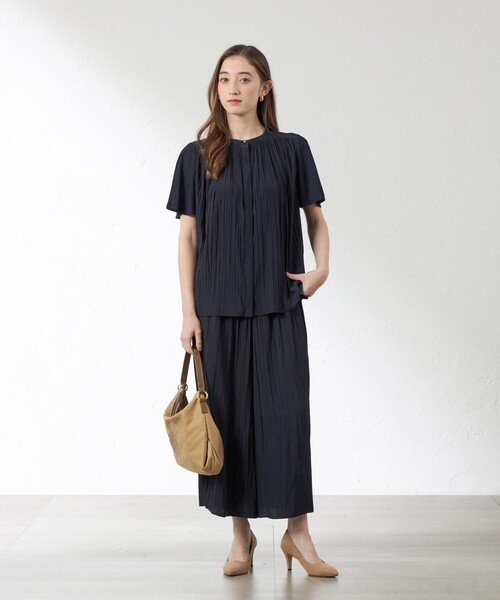 amaca(アマカ)の「ソフトサテン プリーツパンツ(その他パンツ・レディース・ダークネイビー/ブラウン系その他5・38)」の3枚目の写真