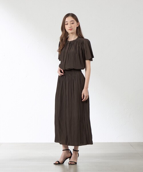 amaca(アマカ)の「ソフトサテン プリーツパンツ(その他パンツ・レディース・ダークネイビー/ブラウン系その他5・38)」の5枚目の写真