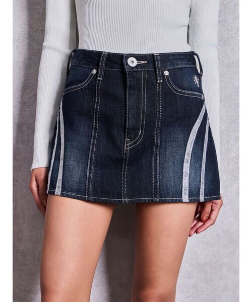 GYDA(ジェイダ)の「ハイウエストCURVE LINEスカートライクデニムショートパンツ(デニムスカート・レディース・ブラック/インディゴブルー・SMALL/MEDIUM)」の2枚目の写真