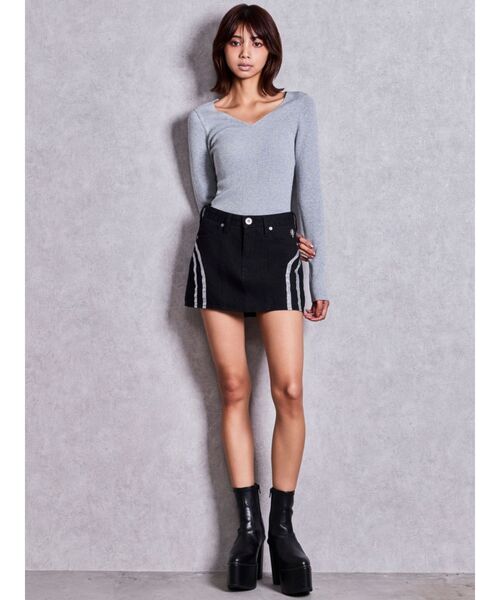 GYDA(ジェイダ)の「ハイウエストCURVE LINEスカートライクデニムショートパンツ(デニムスカート・レディース・ブラック/インディゴブルー・SMALL/MEDIUM)」の20枚目の写真