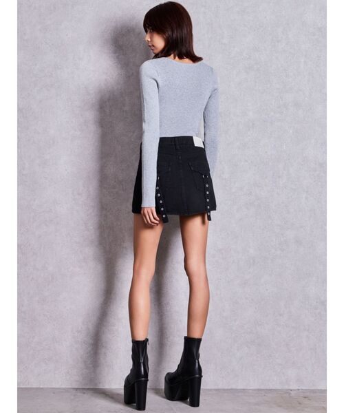 GYDA(ジェイダ)の「ハイウエストCURVE LINEスカートライクデニムショートパンツ(デニムスカート・レディース・ブラック/インディゴブルー・SMALL/MEDIUM)」の21枚目の写真