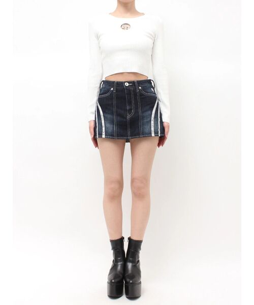 GYDA(ジェイダ)の「ハイウエストCURVE LINEスカートライクデニムショートパンツ(デニムスカート・レディース・ブラック/インディゴブルー・SMALL/MEDIUM)」の13枚目の写真
