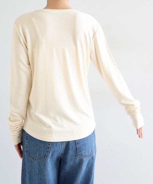 andme(アンドミー)の「【選べるネックデザイン】フライス長袖トップス(Tシャツ/カットソー・レディース・サックスブルー系/アイボリー系/ブラック系/ブラック/アイボリー/サックスブルー・FREE)」の9枚目の写真