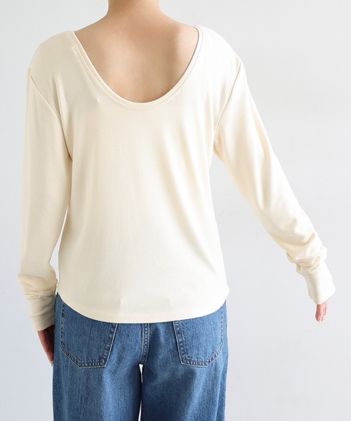 andme(アンドミー)の「【選べるネックデザイン】フライス長袖トップス(Tシャツ/カットソー・レディース・サックスブルー系/アイボリー系/ブラック系/ブラック/アイボリー/サックスブルー・FREE)」の12枚目の写真