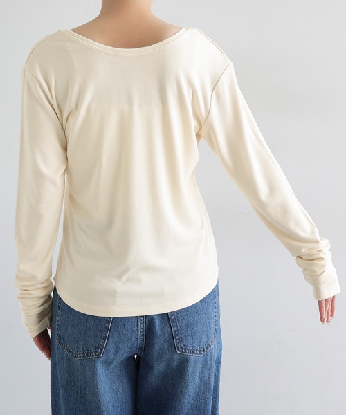 andme(アンドミー)の「【選べるネックデザイン】フライス長袖トップス(Tシャツ/カットソー・レディース・サックスブルー系/アイボリー系/ブラック系/ブラック/アイボリー/サックスブルー・FREE)」の15枚目の写真