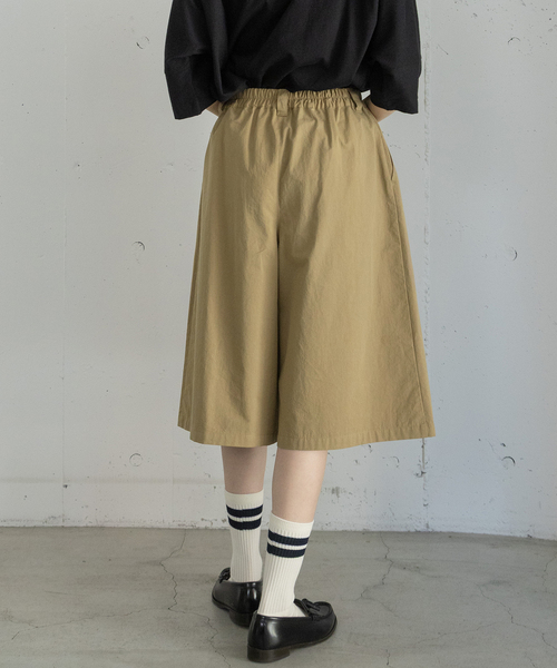 POU DOU DOU(プードゥドゥ)の「ツータックハーフパンツ(その他パンツ・レディース・ベージュ/インディゴブルー/ブラック・3)」の9枚目の写真